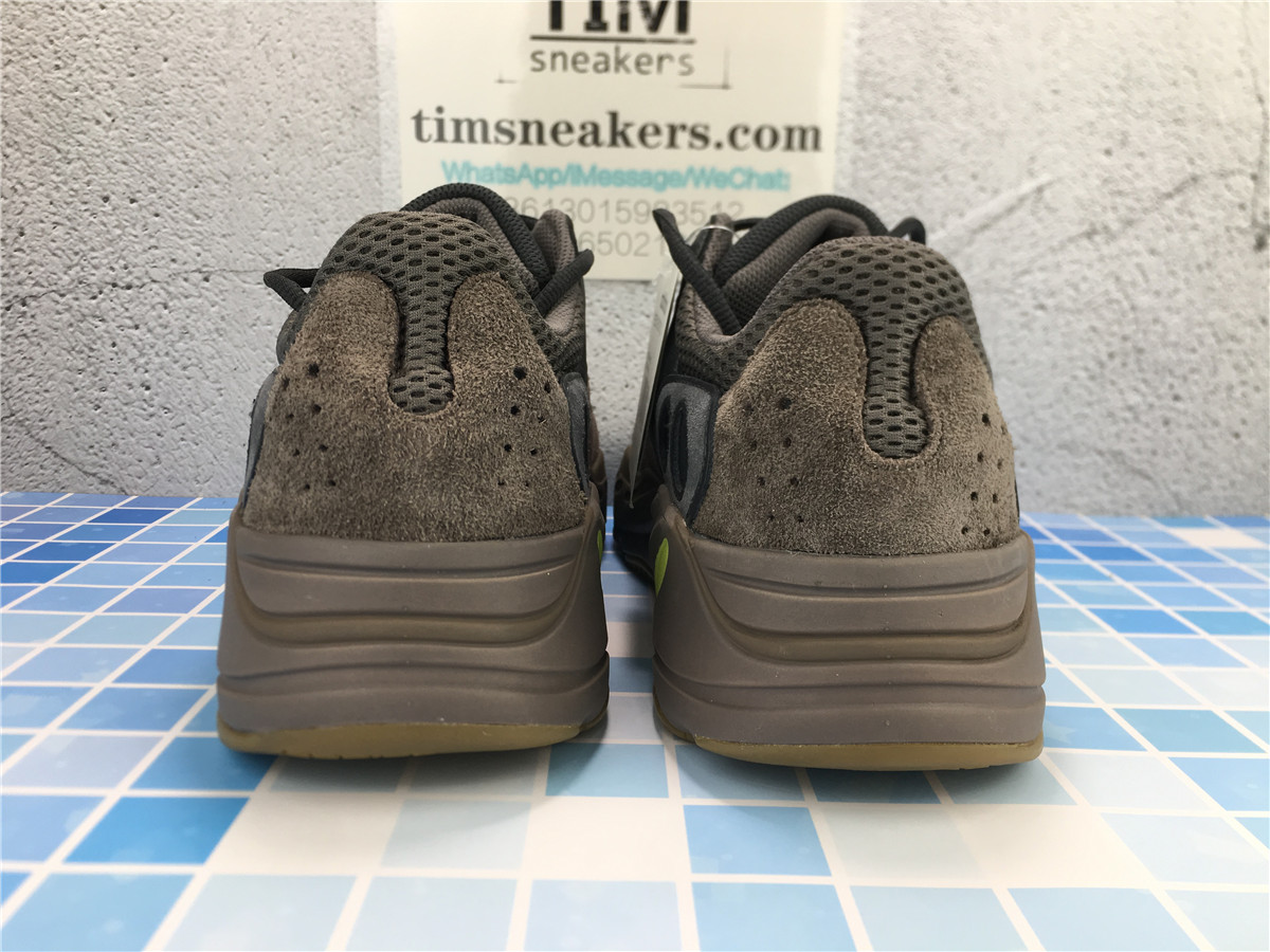 Yeezy Boost 700 Mauve EE9614